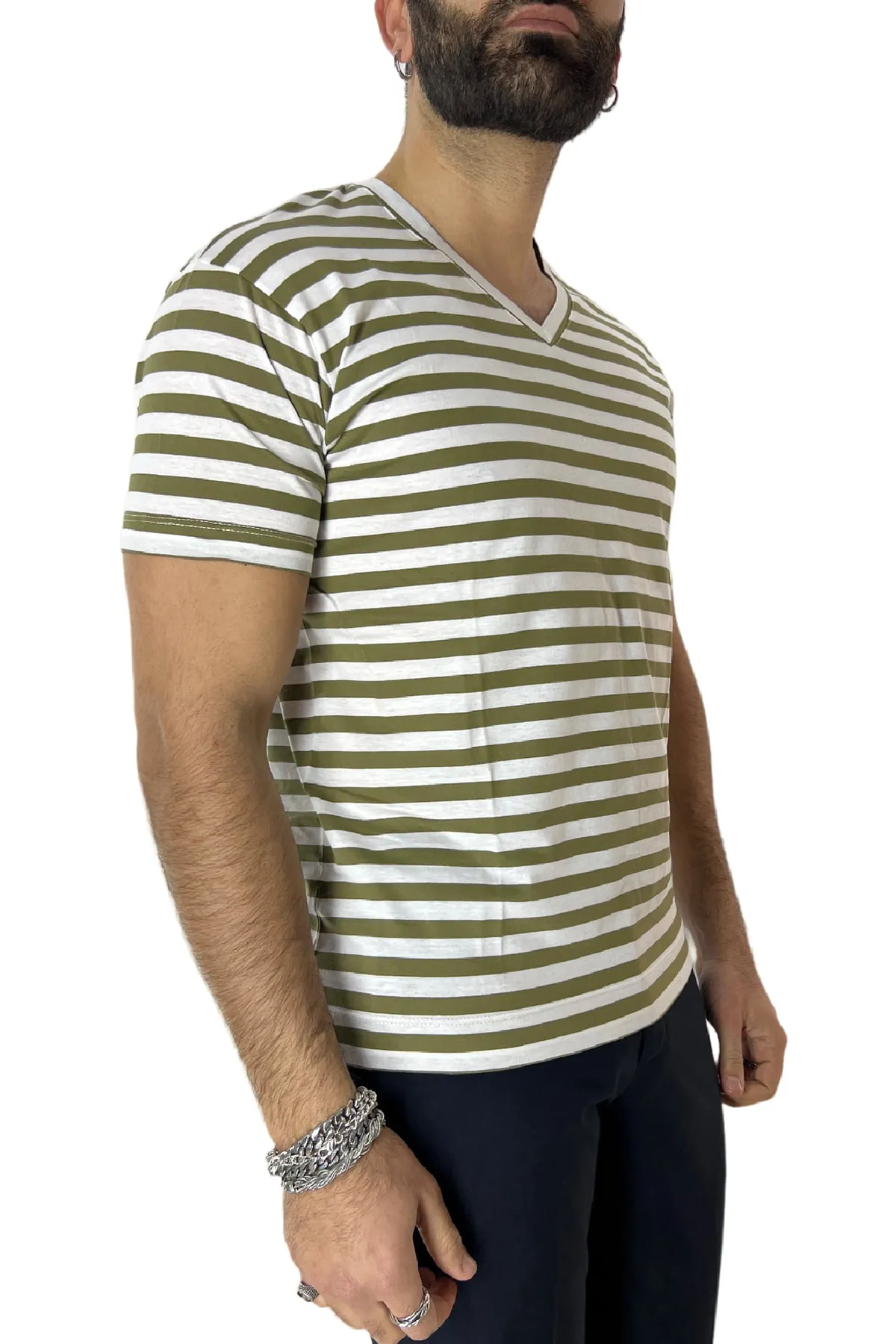 T-shirt scollo a v da uomo verde rigata mezze maniche slim fit made in italy