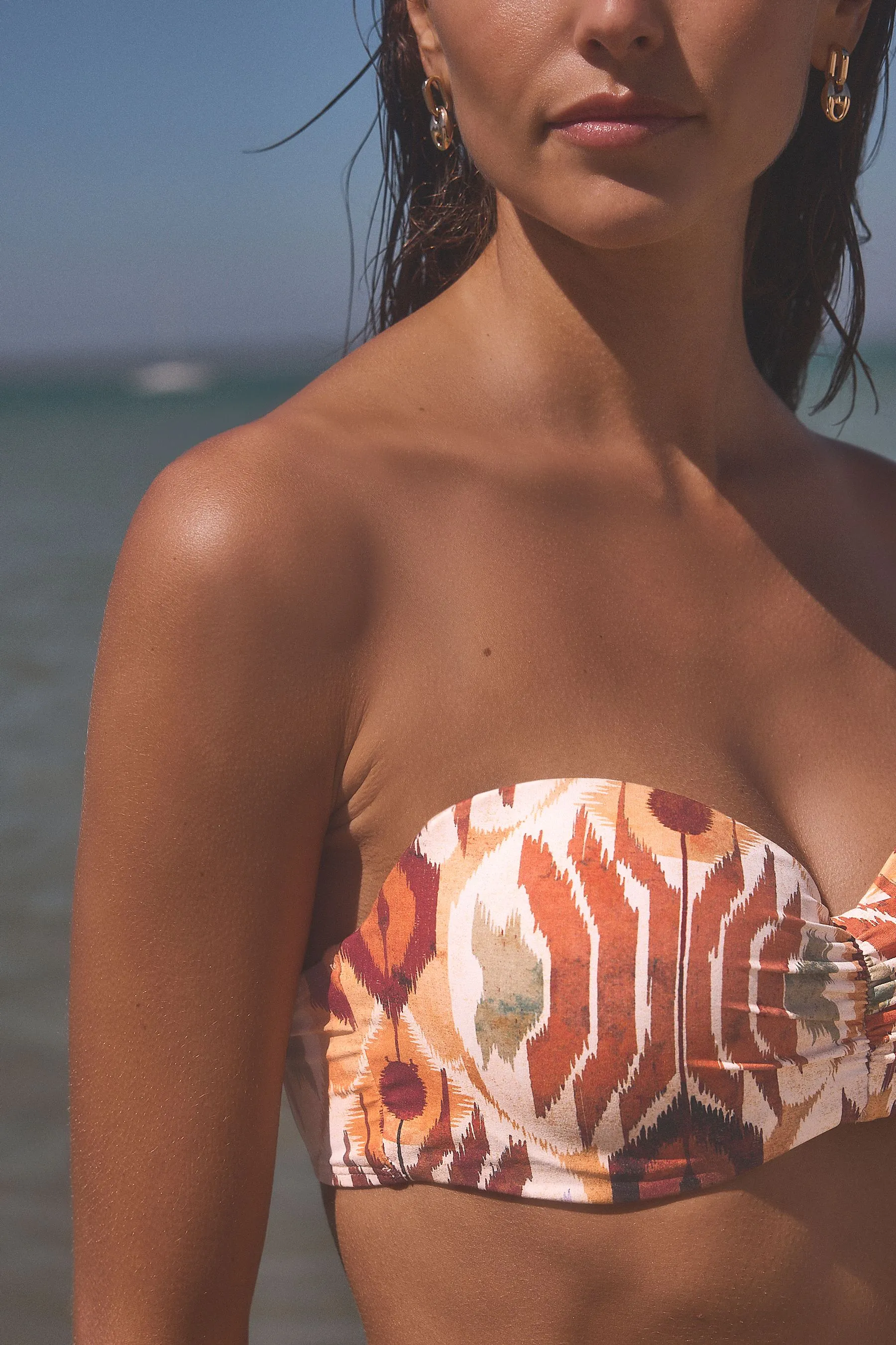 Top bikini modellante imbottito a fascia con ferretto