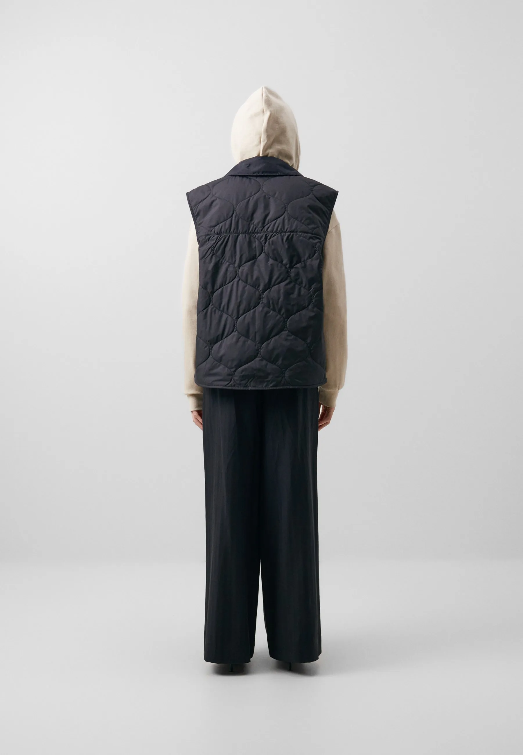 VEST - Smanicato