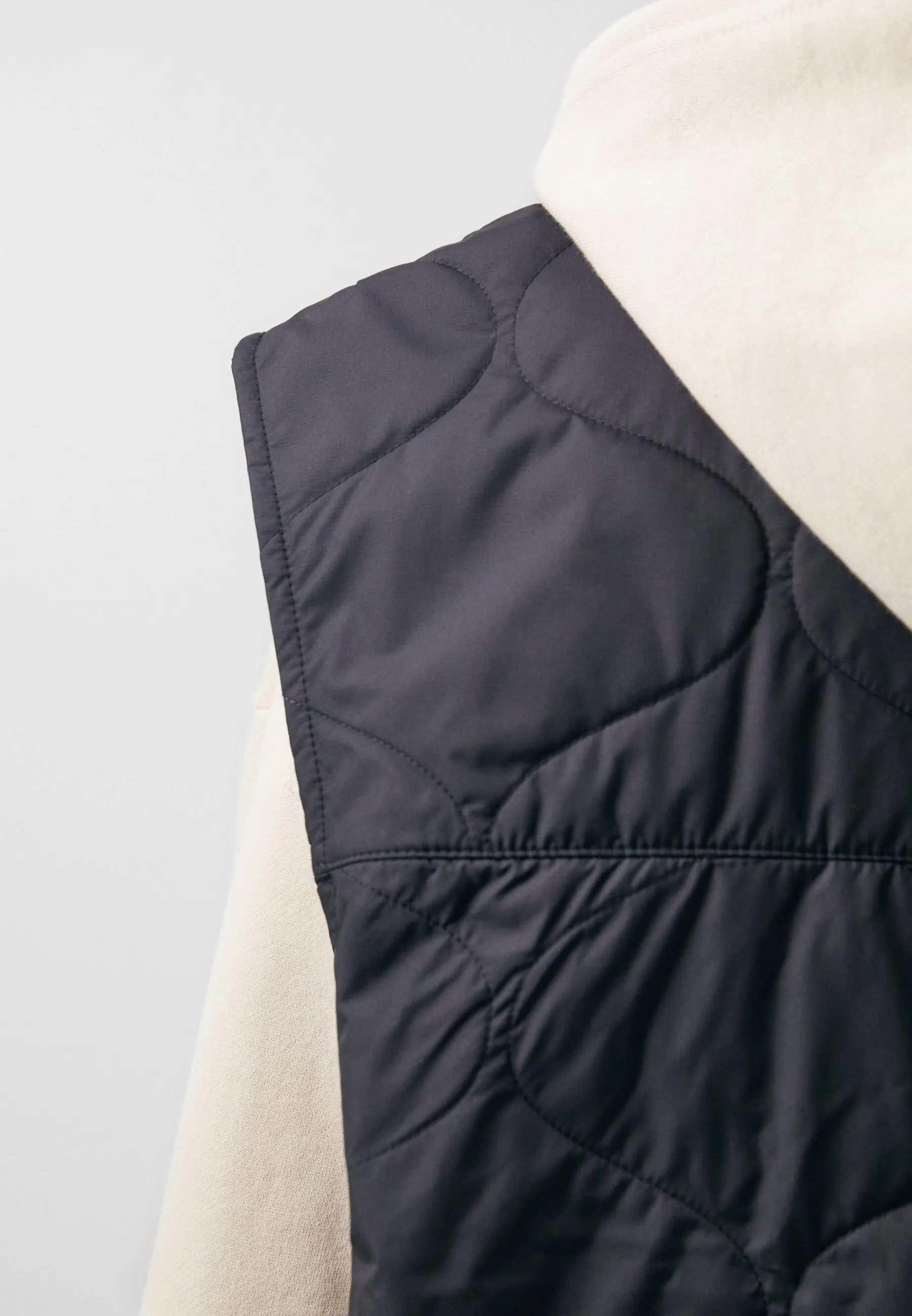 VEST - Smanicato