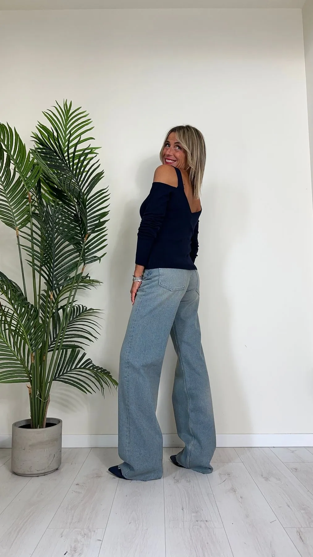 VICOLO - DS0225 - JEANS ILARIA, WIDE LEG, TELA FERMA, ORLO VIVO
