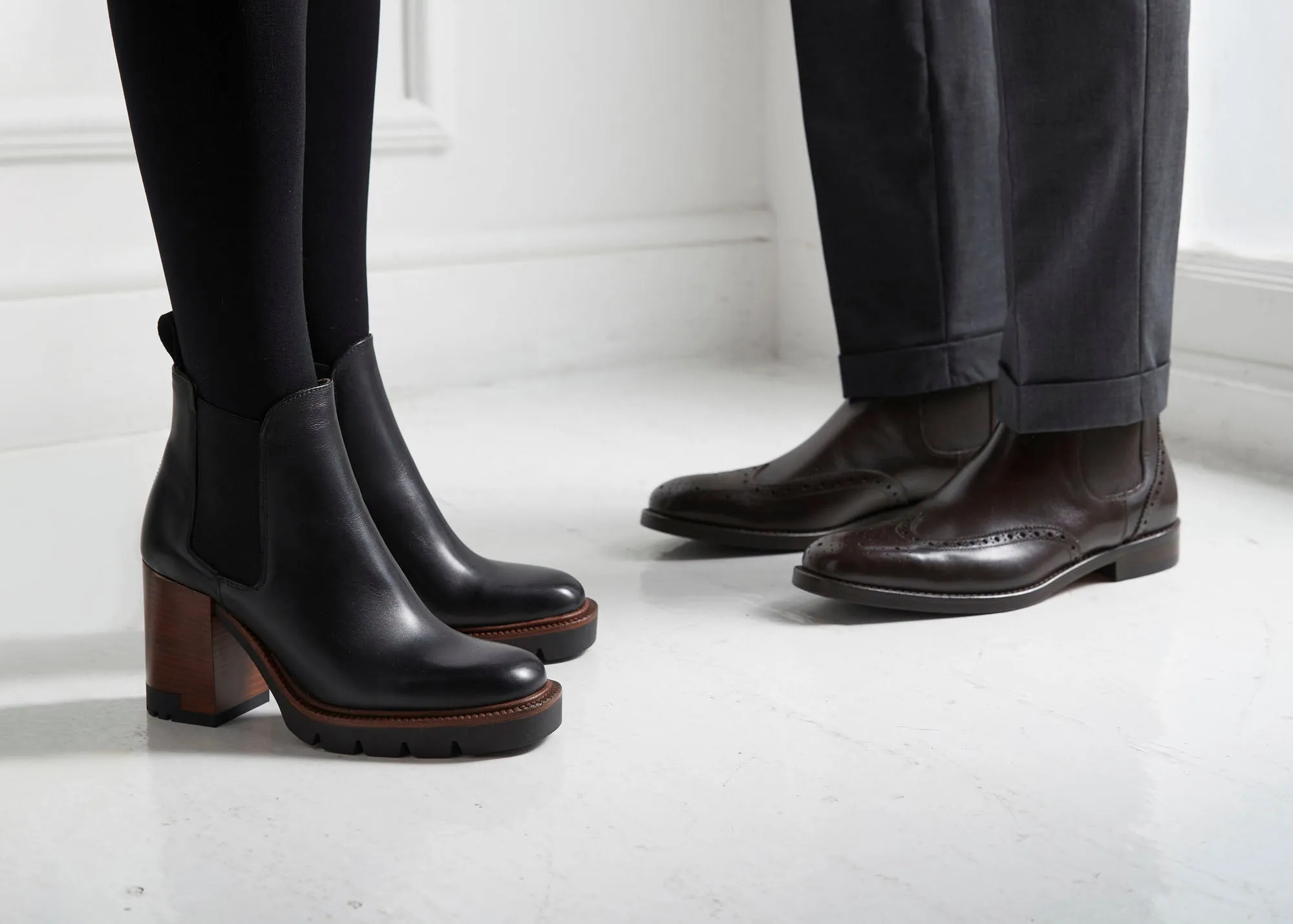 Wing tip chelsea boot dark brown