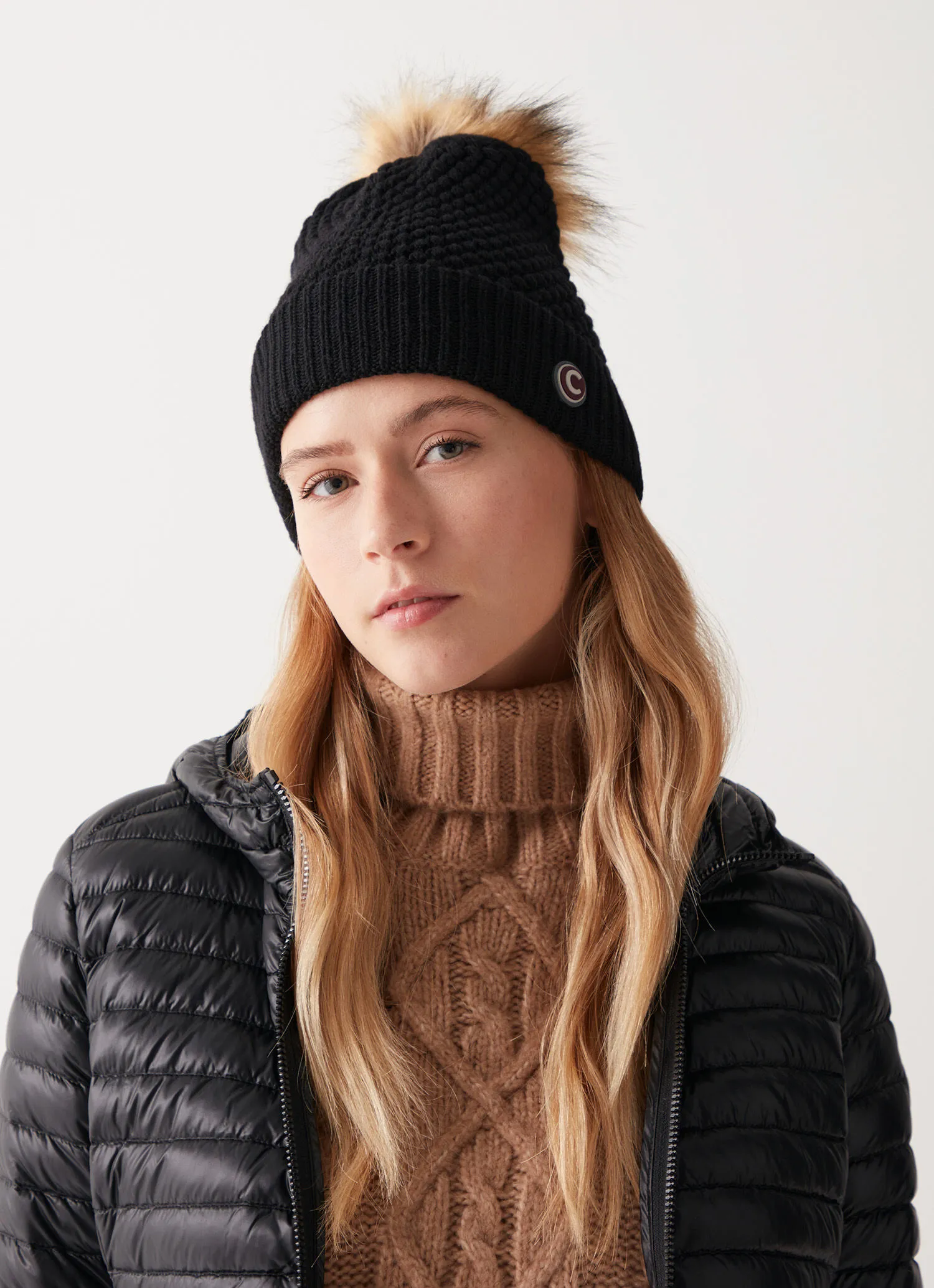 Women's hat with rice grain knit stitch